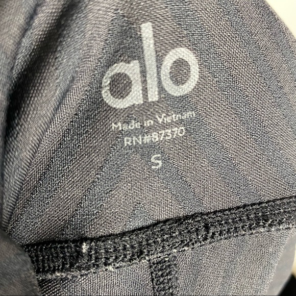 ALO Yoga Multi Striped Crop Leggings SZ Small - Picture 6 of 7